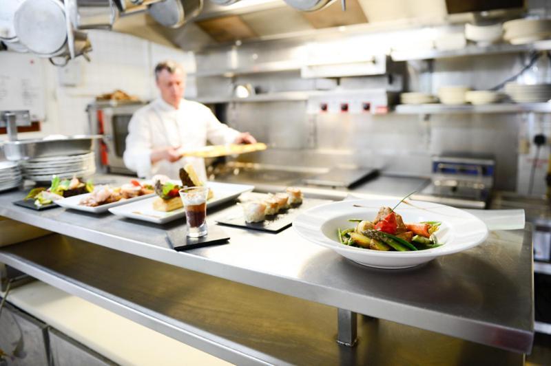 Logis Hotel Restaurant De La Poste Le Mele-sur-Sarthe Экстерьер фото