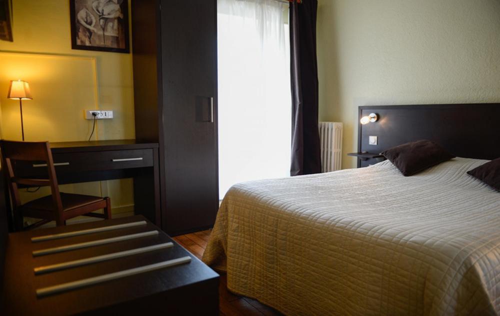 Logis Hotel Restaurant De La Poste Le Mele-sur-Sarthe Экстерьер фото