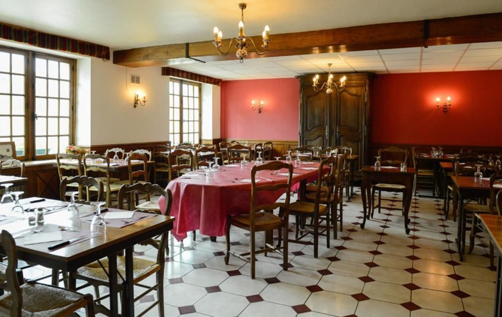 Logis Hotel Restaurant De La Poste Le Mele-sur-Sarthe Экстерьер фото