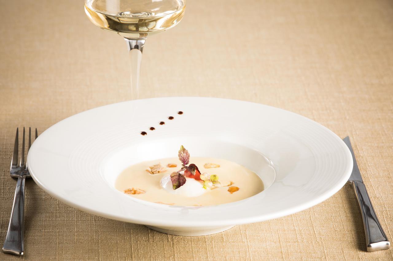 Logis Hotel Restaurant De La Poste Le Mele-sur-Sarthe Экстерьер фото
