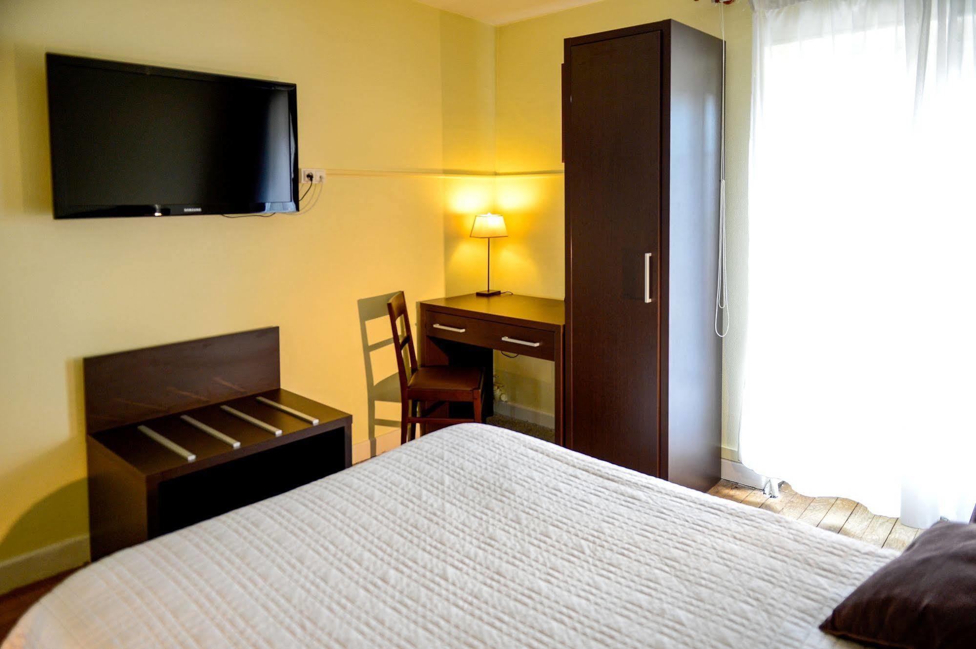 Logis Hotel Restaurant De La Poste Le Mele-sur-Sarthe Экстерьер фото