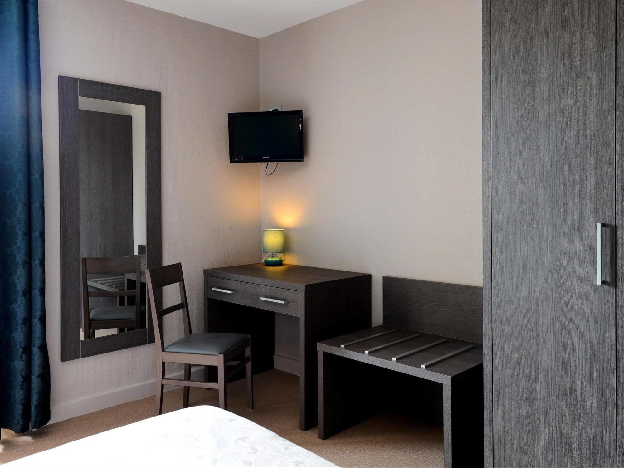 Logis Hotel Restaurant De La Poste Le Mele-sur-Sarthe Экстерьер фото