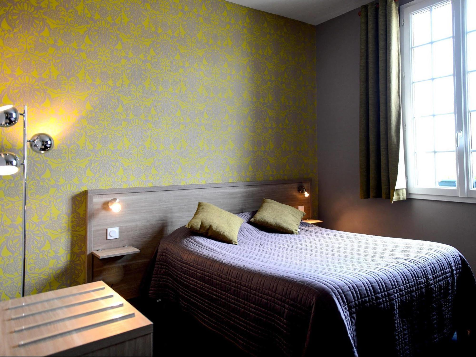 Logis Hotel Restaurant De La Poste Le Mele-sur-Sarthe Экстерьер фото